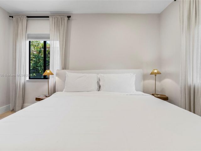 Дом в аренду по адресу 281 NE 48th Ter - фото 6047131