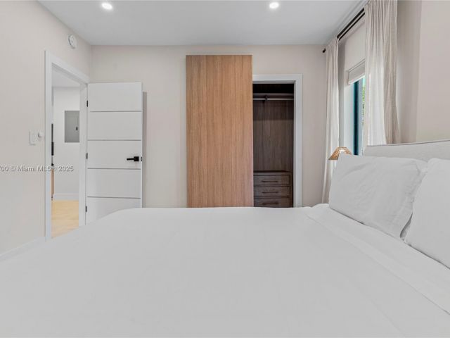 Дом в аренду по адресу 281 NE 48th Ter - фото 6047132