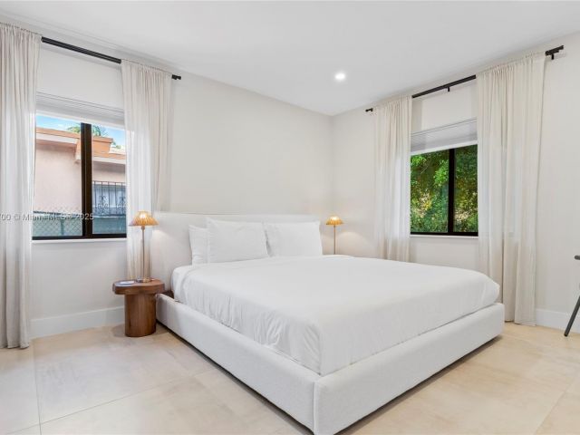 Дом в аренду по адресу 281 NE 48th Ter - фото 6047133