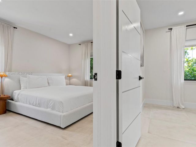 Дом в аренду по адресу 281 NE 48th Ter - фото 6047134