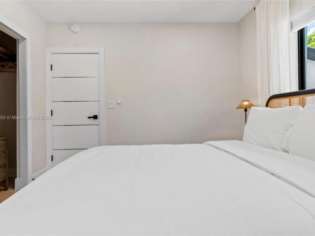 Дом в аренду по адресу 281 NE 48th Ter - фото 6047136