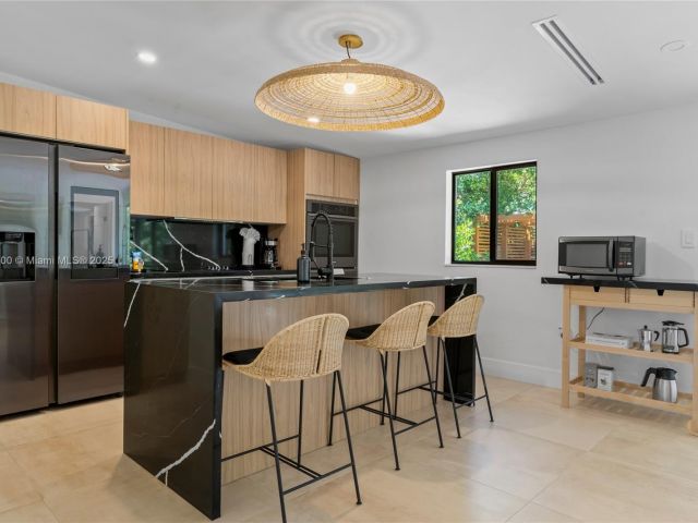 Дом в аренду по адресу 281 NE 48th Ter - фото 6047142