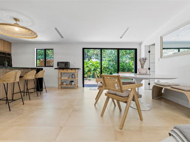 Дом в аренду по адресу 281 NE 48th Ter - фото 6047143