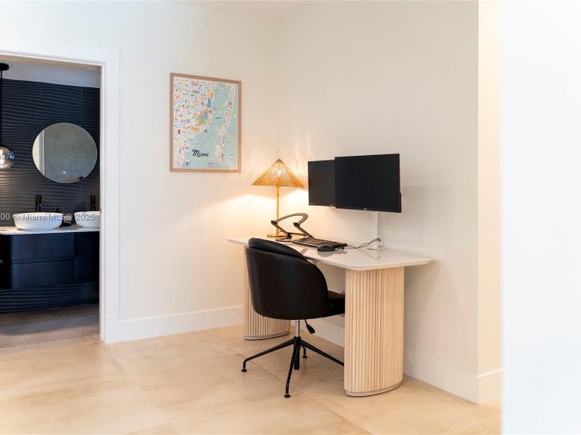 Дом в аренду по адресу 281 NE 48th Ter - фото 6047146