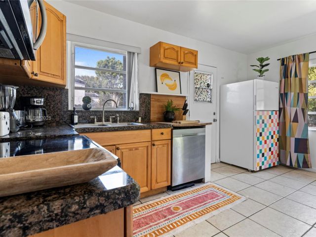 Дом в аренду по адресу 260 NE 45th St - фото 6046998