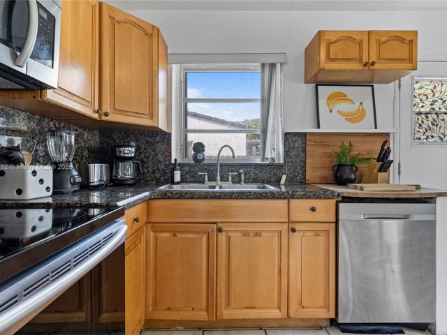 Дом в аренду по адресу 260 NE 45th St - фото 6046999