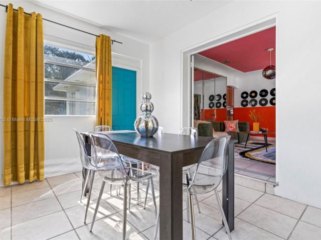 Дом в аренду по адресу 260 NE 45th St - фото 6047001