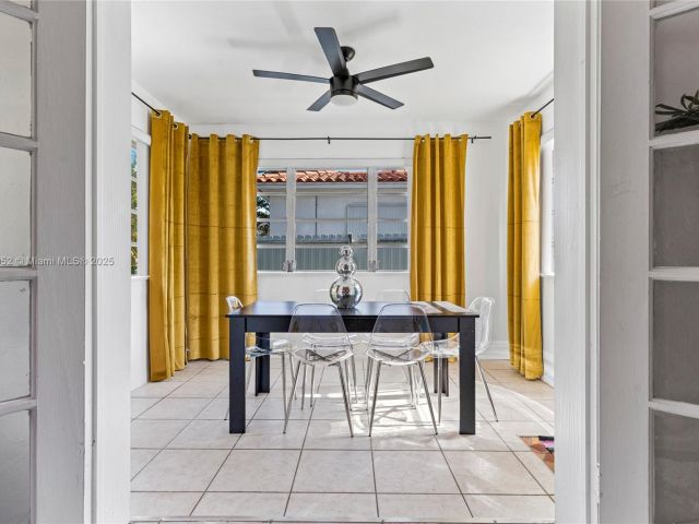 Дом в аренду по адресу 260 NE 45th St - фото 6047003