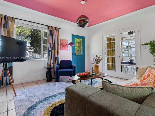 Дом в аренду по адресу 260 NE 45th St - фото 6047007