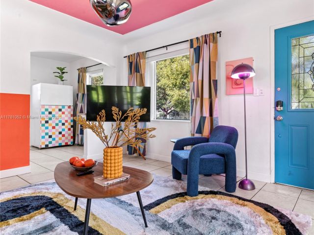 Дом в аренду по адресу 260 NE 45th St - фото 6047008