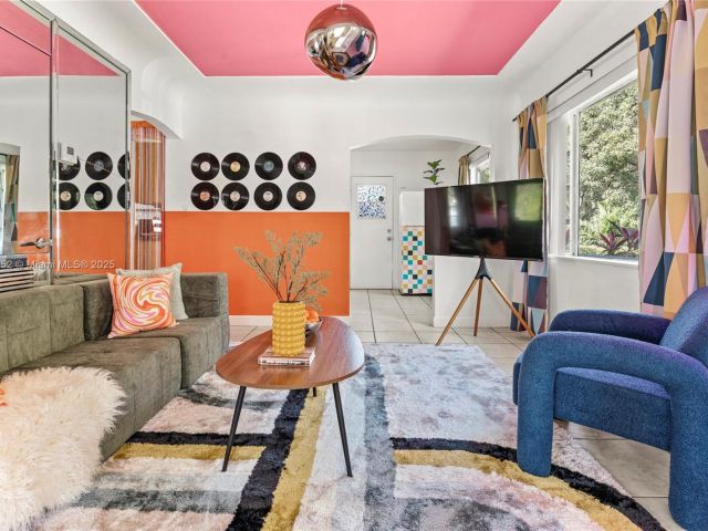 Дом в аренду по адресу 260 NE 45th St - фото 6047009