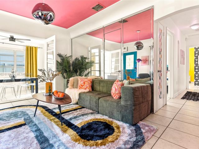 Дом в аренду по адресу 260 NE 45th St - фото 6047010