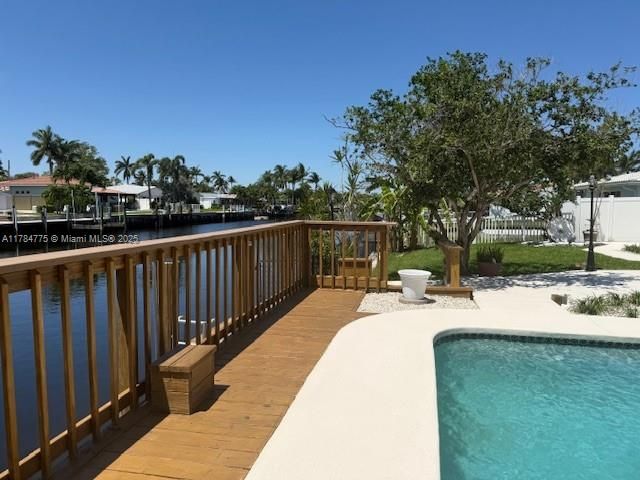 Продажа дома по адресу 411 SE 6th Ave - фото 5881674