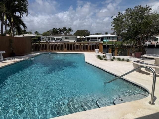 Продажа дома по адресу 411 SE 6th Ave - фото 5881690