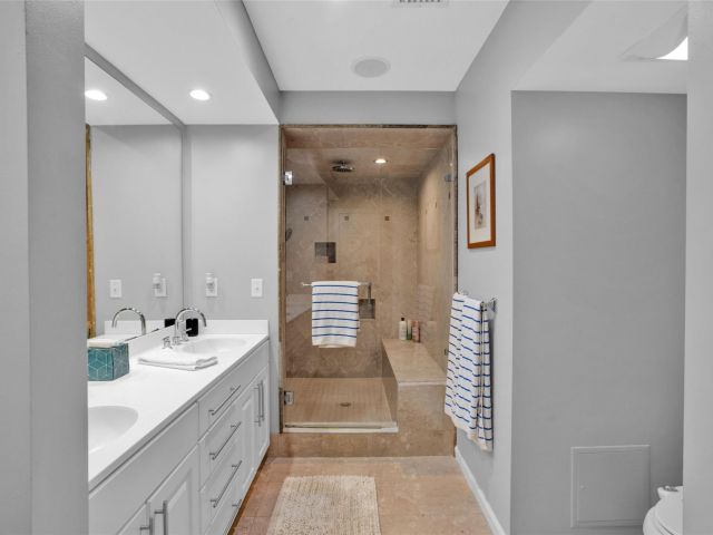 Продажа дома по адресу 1062 SE 22nd Ave - фото 5936973