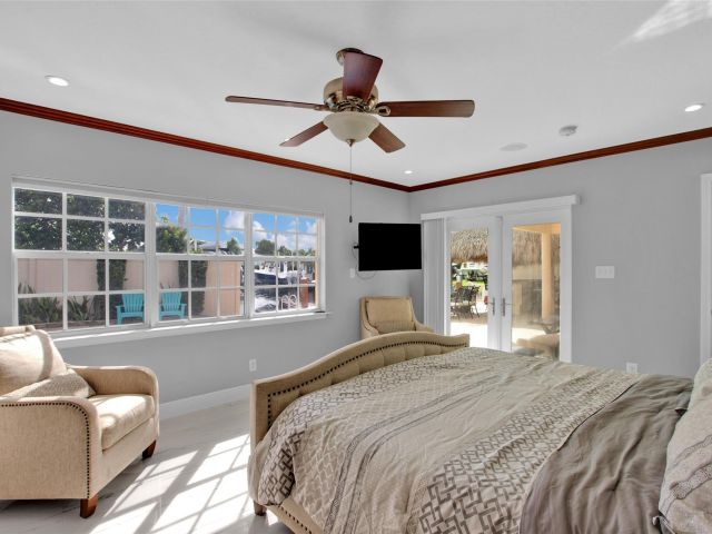 Продажа дома по адресу 1062 SE 22nd Ave - фото 5936974