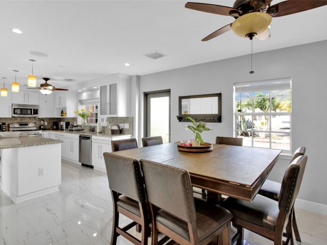 Продажа дома по адресу 1062 SE 22nd Ave - фото 5936980