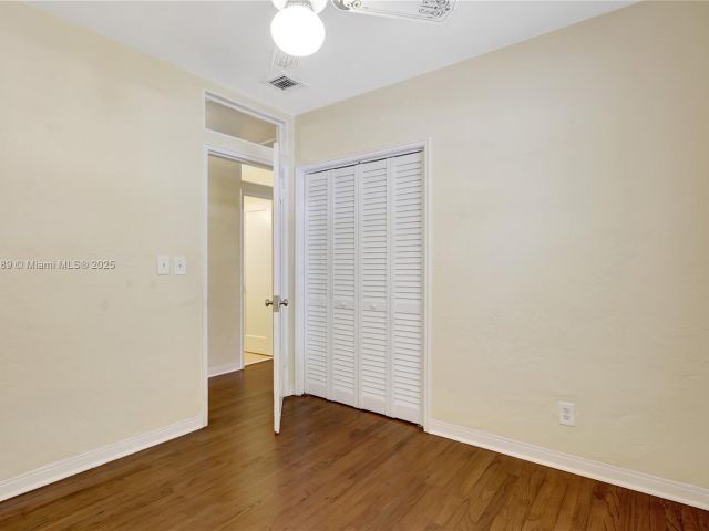 Продажа дома по адресу 2725 SW 82nd Ave - фото 6096259