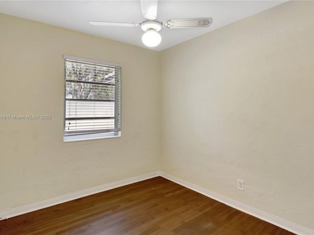 Продажа дома по адресу 2725 SW 82nd Ave - фото 6096260