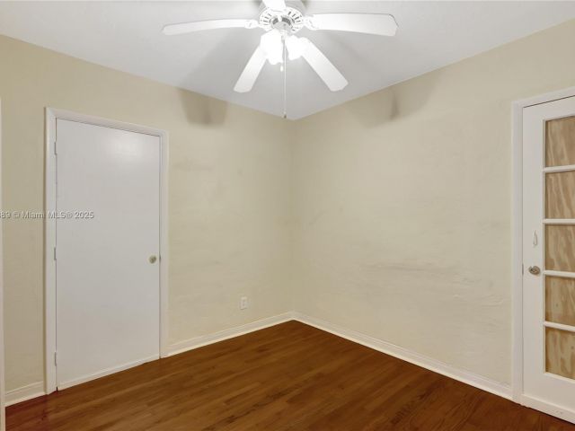 Продажа дома по адресу 2725 SW 82nd Ave - фото 6096262