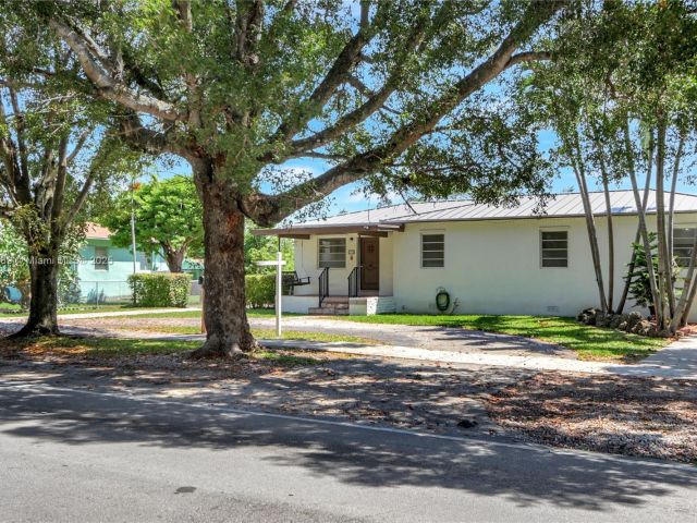 Продажа дома по адресу 2725 SW 82nd Ave - фото 6096271