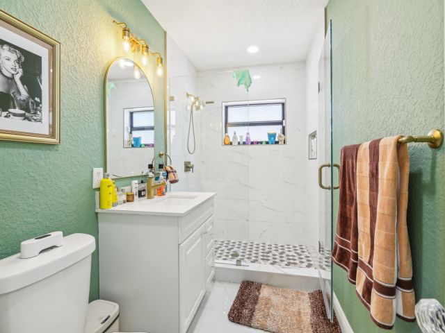 Продажа дома по адресу 2030 SW 22nd Ave - фото 5890917