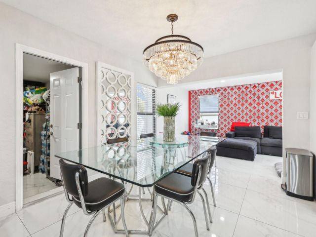 Продажа дома по адресу 2030 SW 22nd Ave - фото 5890922