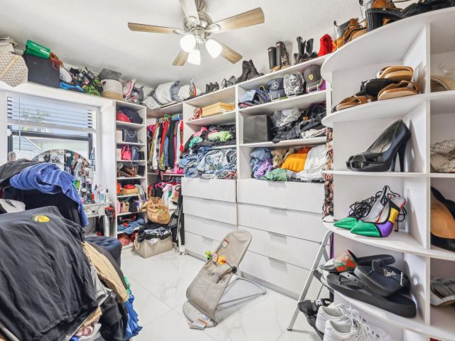 Продажа дома по адресу 2030 SW 22nd Ave - фото 5890925