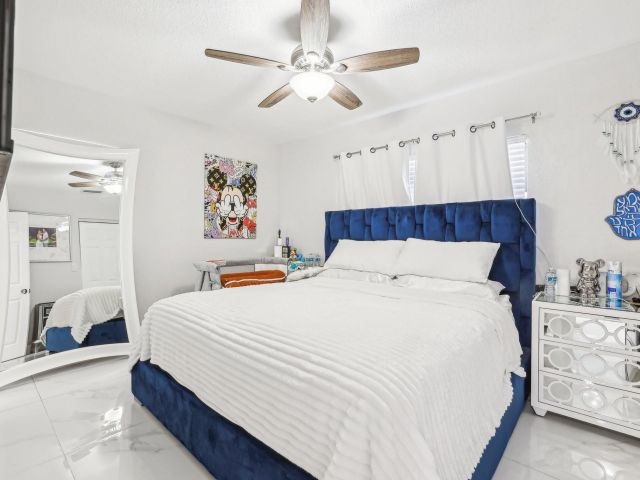 Продажа дома по адресу 2030 SW 22nd Ave - фото 5890927