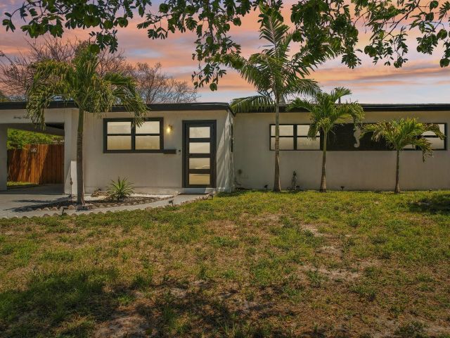 Продажа дома по адресу 2030 SW 22nd Ave - фото 5890929