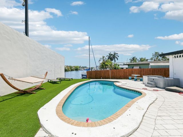 Продажа дома по адресу 2030 SW 22nd Ave - фото 5890931