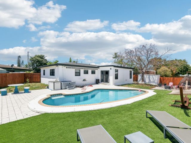 Продажа дома по адресу 2030 SW 22nd Ave - фото 5890932