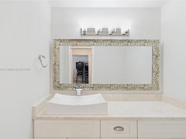 Продажа дома по адресу 2952 Florida Blvd - фото 5879236