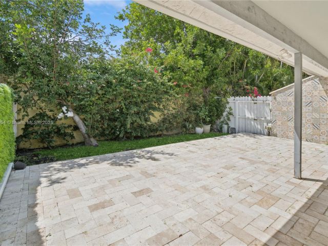 Продажа дома по адресу 2952 Florida Blvd - фото 5879237