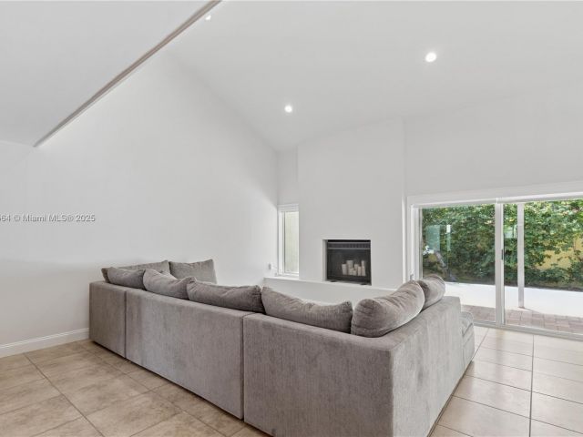 Продажа дома по адресу 2952 Florida Blvd - фото 5879238