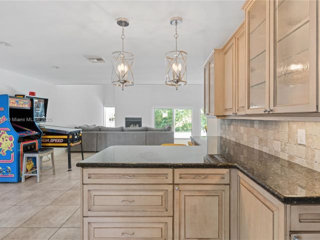 Продажа дома по адресу 2952 Florida Blvd - фото 5879240