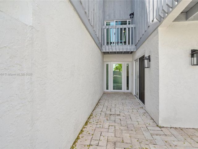 Продажа дома по адресу 2952 Florida Blvd - фото 5879243