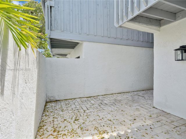 Продажа дома по адресу 2952 Florida Blvd - фото 5879244