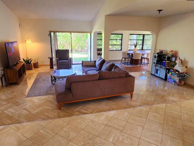 Продажа дома по адресу 22310 Cameo Dr E - фото 5862256