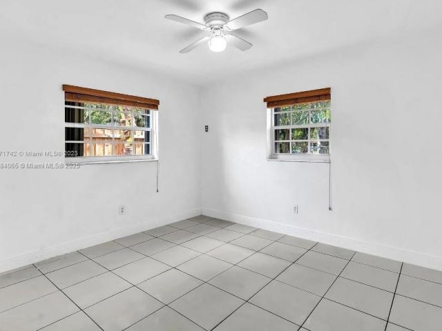 Продажа дома по адресу 936 NE 132nd St - фото 5877155