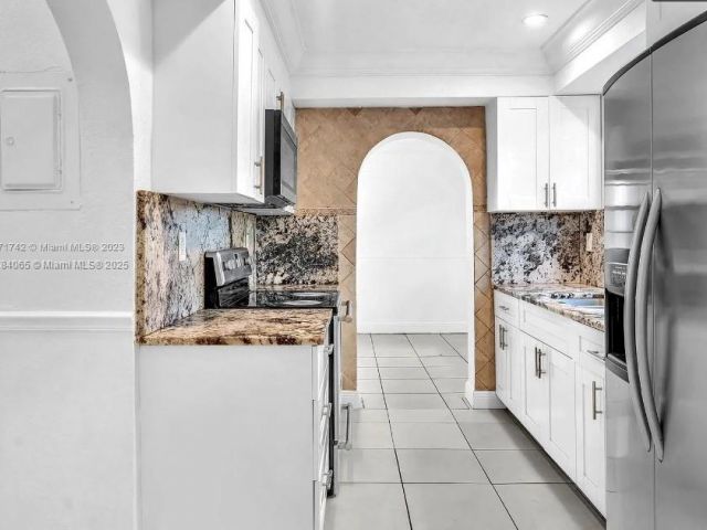 Продажа дома по адресу 936 NE 132nd St - фото 5877158