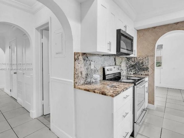 Продажа дома по адресу 936 NE 132nd St - фото 5877162