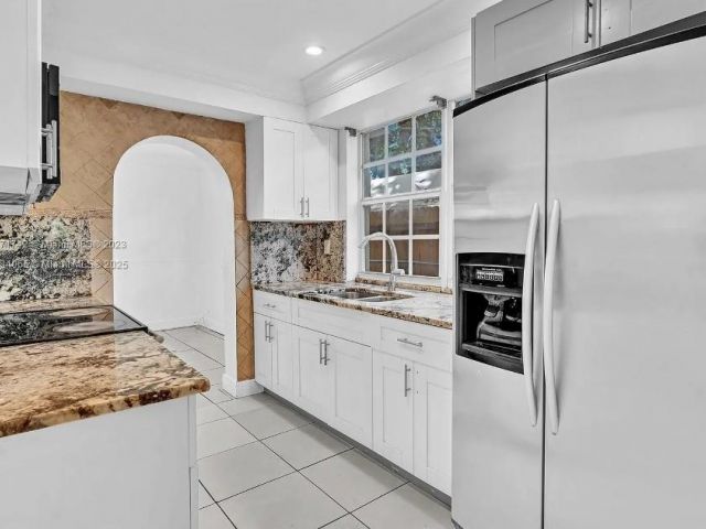 Продажа дома по адресу 936 NE 132nd St - фото 5877163