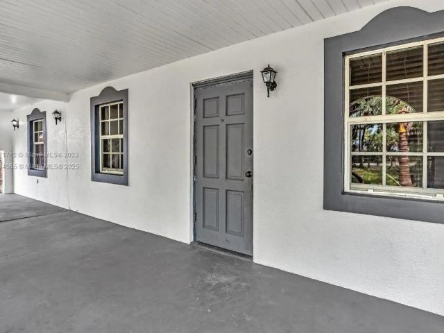 Продажа дома по адресу 936 NE 132nd St - фото 5877166