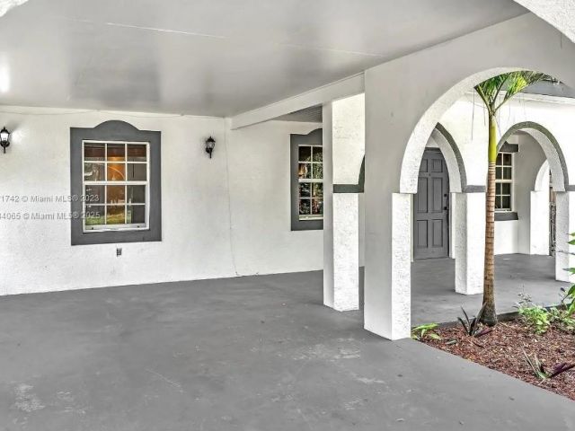 Продажа дома по адресу 936 NE 132nd St - фото 5877167