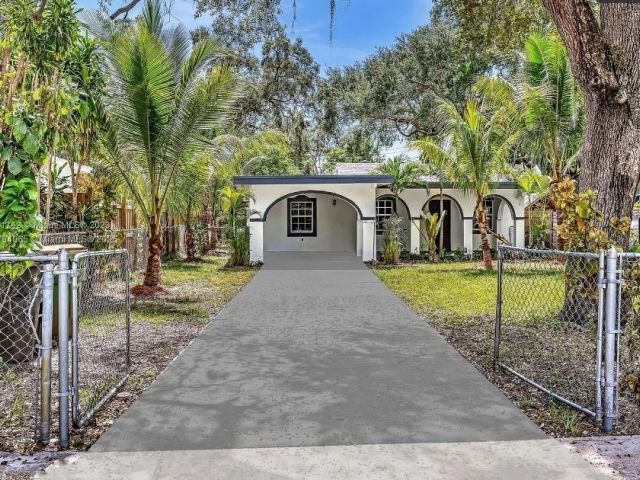 Продажа дома по адресу 936 NE 132nd St - фото 5877169