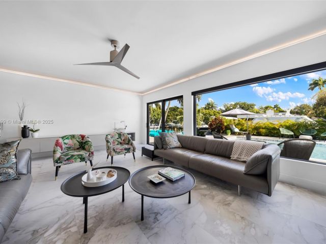 Продажа дома по адресу 1141 NE 90th St - фото 6121707