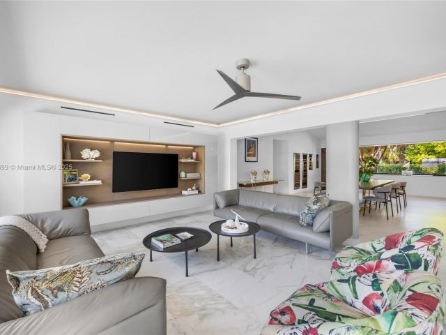 Продажа дома по адресу 1141 NE 90th St - фото 6121711