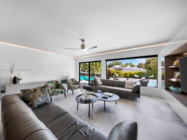 Продажа дома по адресу 1141 NE 90th St - фото 6121712