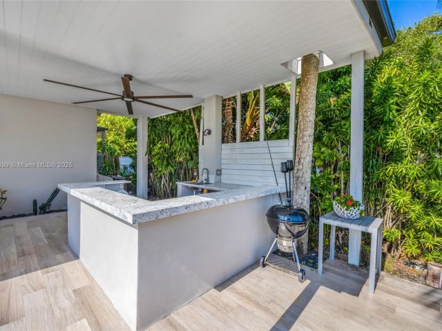 Продажа дома по адресу 1141 NE 90th St - фото 6121715